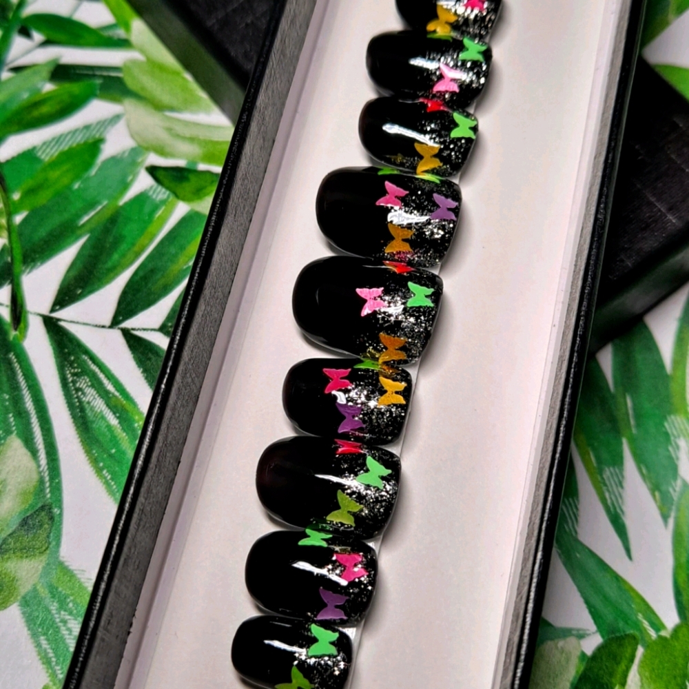 Press on nails